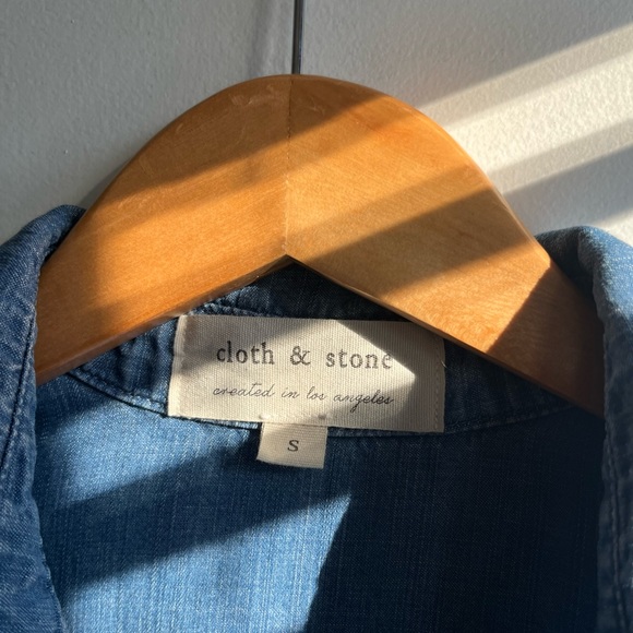 Cloth and Stone Anthropology Chambray Shirt Size Small - Picture 2 of 7